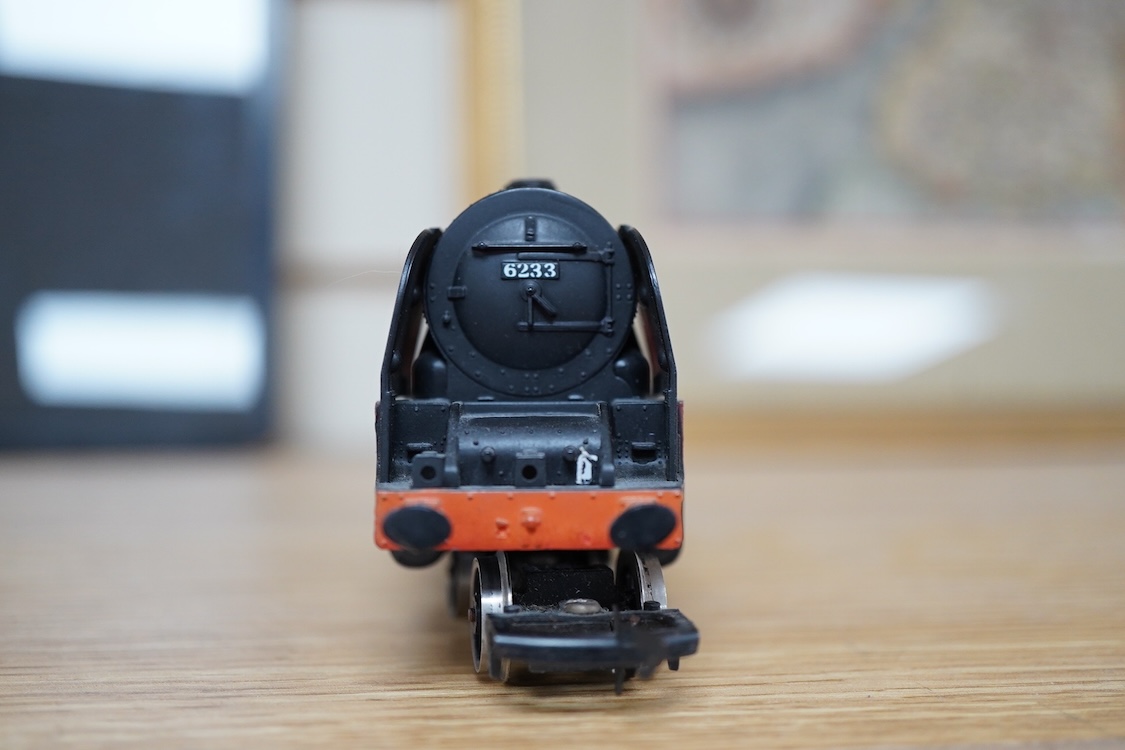 A quantity of 00 gauge model railway by Hornby, Tri-ang, etc. including nineteen locomotives in BR, GWR, LMS, etc. liveries, together with a boxed electrically operated turntable (R070), a terraced house (R8621) and a ga